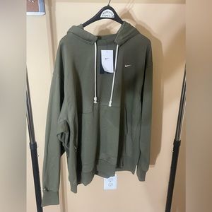 NWT Nike Dri-FIT Standard Issue Pullover Hoodie